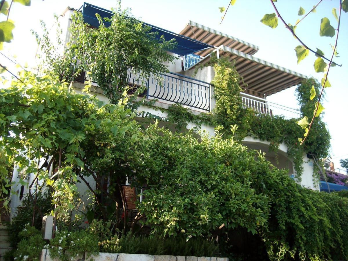 Apartments By The Sea Seget Vranjica, Trogir - 2037 Exterior photo